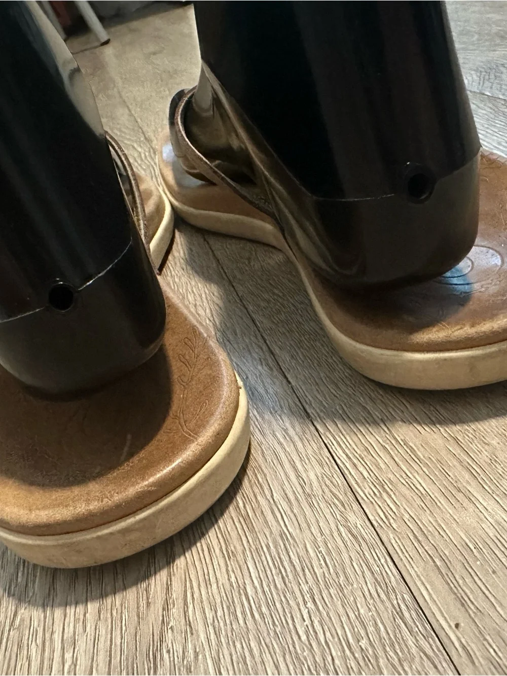 Olukai Honu Women's Metallic Gold Leather Flip Flop Sandals Sz 9
